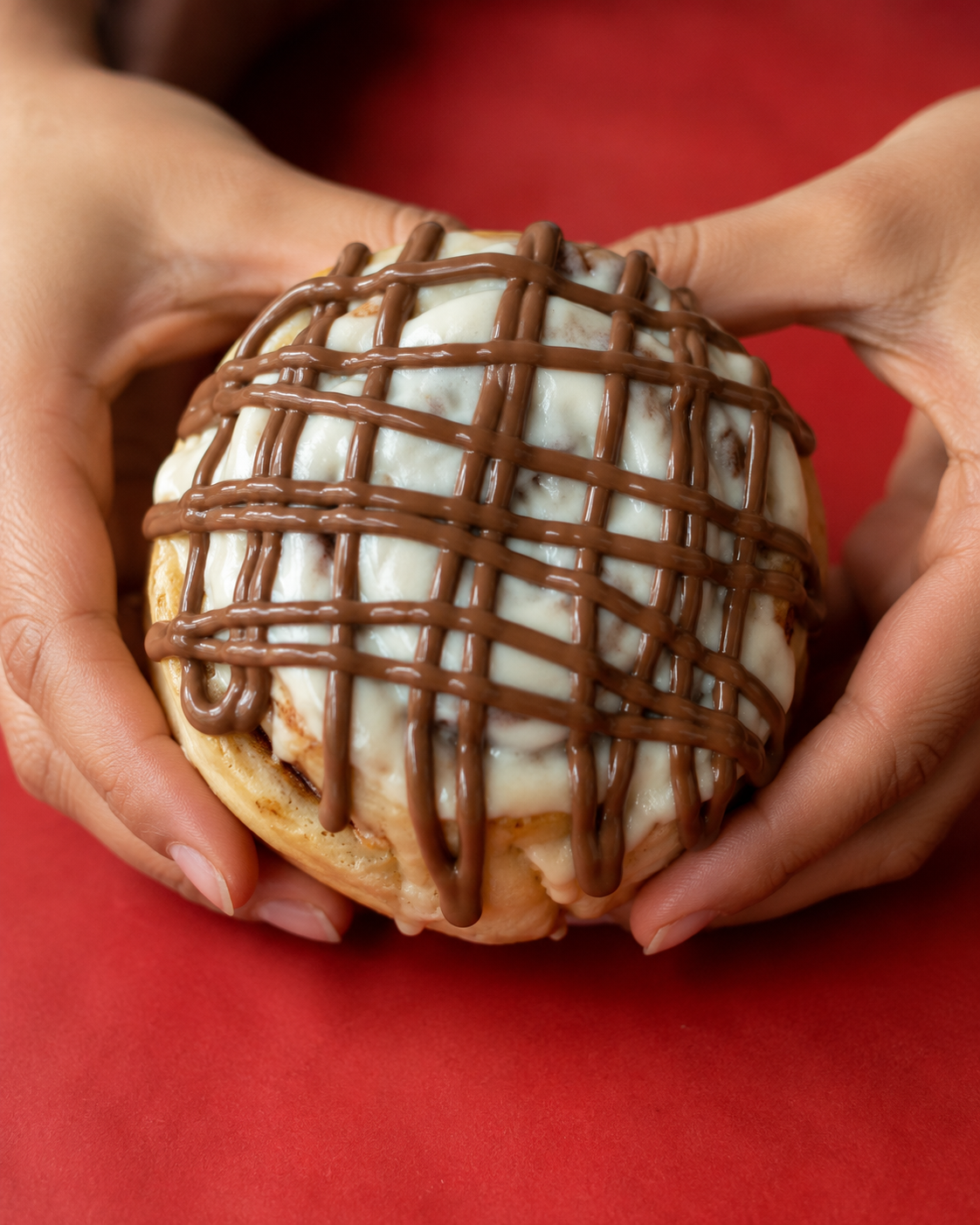 Rollo de canela sabor Nutella y Queso Crema